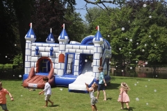 Kasteel-met-bellen-en-kinderen